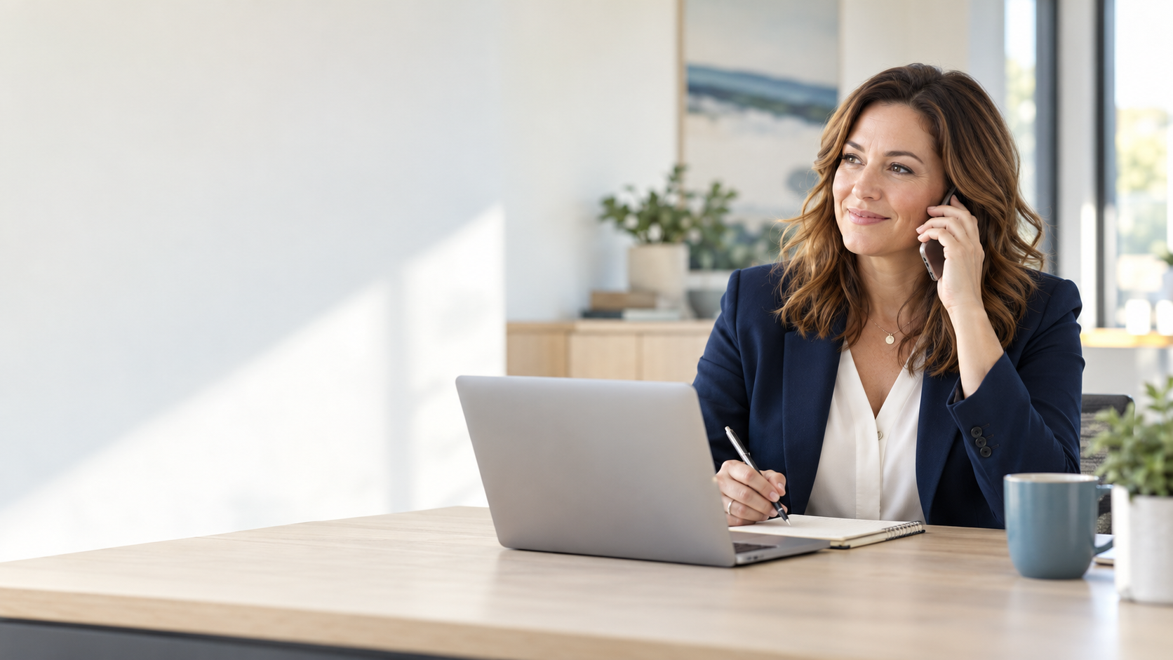 Illustration of an insurance professional talking with a customer by phone.